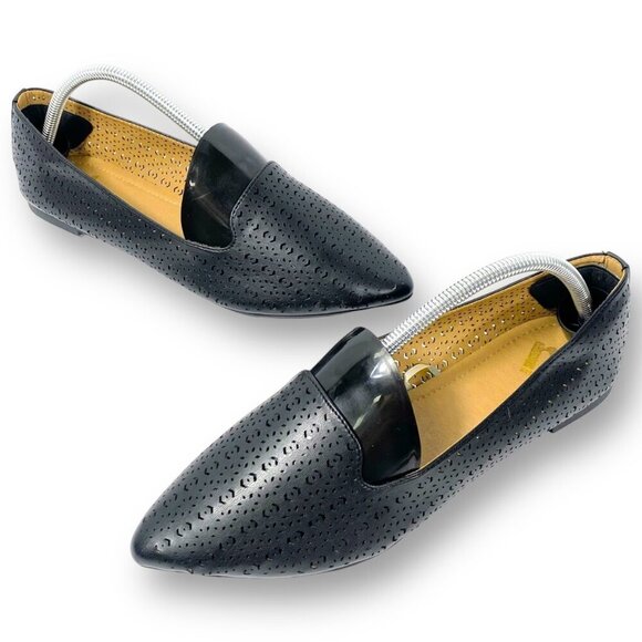 Report Clover Flats Womens Sz 10W Black Perforated Slip-On Pointed Toe Shoe NWOT - Picture 1 of 10